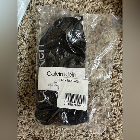 🧦 Women's Calvin Klein 3 Pack Supersoft Flat Knit No Show Socks, NWT, size 9-11 - Picture 4 of 5